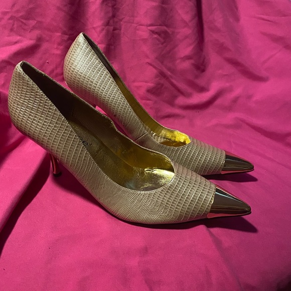 J.Renee Shoes Jrenee Classic Gold Tipheel Pump Sz 2m In Tan Poshmark